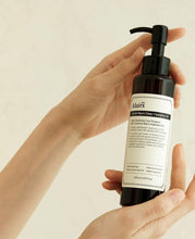 Load image into Gallery viewer, Dear Klairs - Gentle Black Deep Cleansing Oil